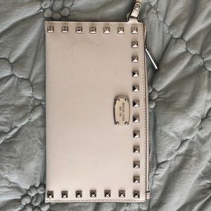 Michael Kors clutch’s